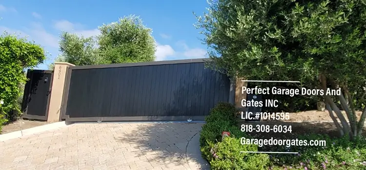 Modern Wood Driveway Gate Repair Near Me in Tustin, CA