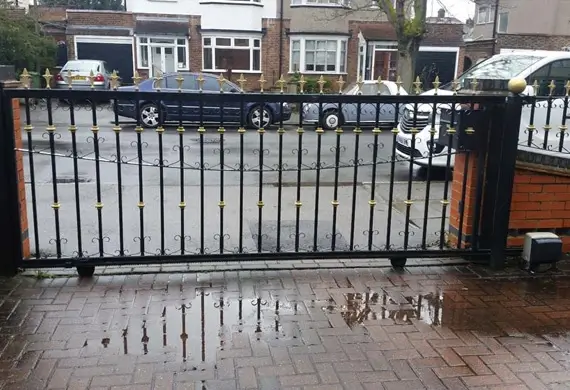Modern Sliding Driveway Gate Repair in Palm Desert