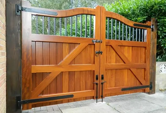Palm Desert Modern Wood Driveway Gate Repair